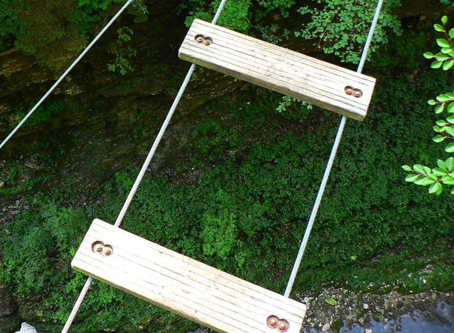 zaistene-chodniky-v-salzkammergut-berge-kanon-postalmklamm